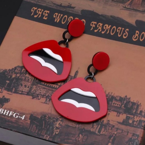 {IGGY} retro kiss statement earrings - Picture 2 of 4